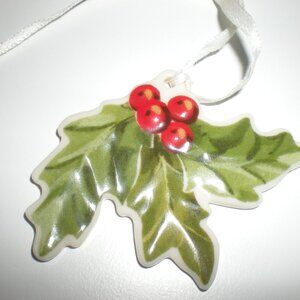 Longaberger 2001 Holly Basket Tie On